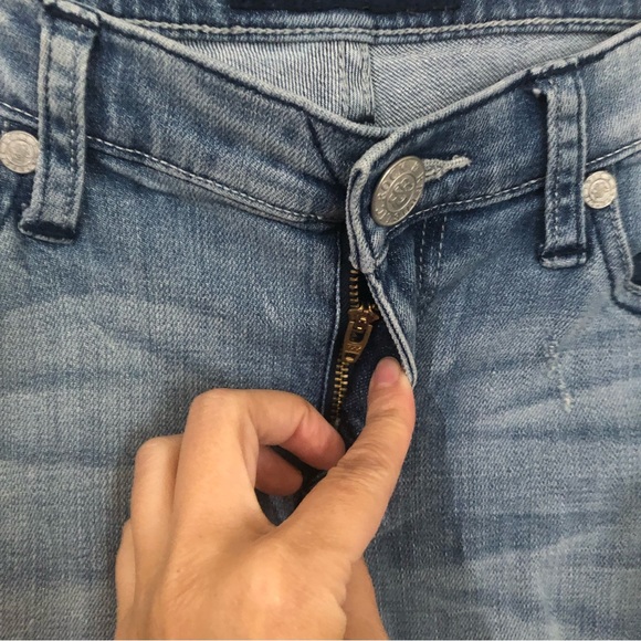 ROCK & REPUBLIC Jeans Boot Cut Distressed Light Wash Low Rise Bling Back Pockets - Picture 7 of 16